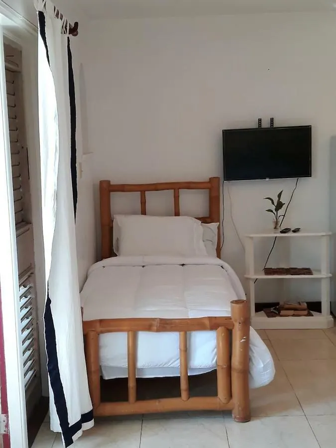 Point Village 네그릴 아파트